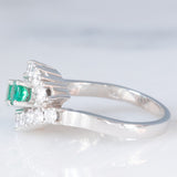 Anello vintage in oro bianco 18K con smeraldi (0.60ctw ca.) e diamanti (1ctw ca.), anni ‘70/‘80