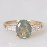 Anello vintage in oro giallo 9K con pietra verde e diamanti, anni ‘80/‘90