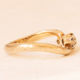 Anello trilogy in oro giallo e bianco 9K con opale (0.20ct ca.) e pietre bianche imitazioni di diamanti, anno 1999