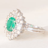 Anello ballerina in oro bianco 18K con smeraldo (0.70ct ca.) e diamanti di taglio brillante e di taglio baguette (0.82ctw ca.), anni ‘60/‘70