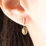 Orecchini pendenti vintage in oro giallo 9K con peridoti verdi (1ctw ca.)