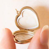 Ciondolo portafoto vintage a forma di cuore con lamina in oro giallo 9K, anni ‘60