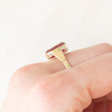 Anello da cocktail vintage in oro giallo 8K con rubino sintetico (10ct ca.), anni ‘70