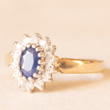 Anello a margherita vintage in oro giallo e bianco 9K con zaffiro (0.50ct ca.) e diamanti di taglio brillante (0.20ctw ca.), anni ‘70/‘80