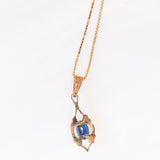 Collana vintage con catenina in oro giallo 9K e con ciondolo in oro giallo 9K con zaffiro (0.30ct ca.), anno 1965