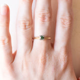 Anello solitario in oro giallo e bianco 14K con cromodiopside, anni ‘60/‘70