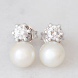 Orecchini vintage in oro bianco 18K con perle bianche e diamanti di taglio brillante (0.50ctw ca.)