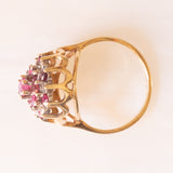 Anello vintage in oro giallo 9K con rubini (0.44ctw ca.) e diamanti (0.06ctw ca.), anni ‘80