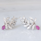 Orecchini vintage in oro bianco 18K con rubini (0.80ctw ca.) e diamanti (1ctw ca.), anni ‘90