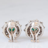 Orecchini a margherita vintage in oro bianco 14K con smeraldi (3ctw ca.) e diamanti di taglio brillante (2.80ctw ca.), anni ‘70/‘80