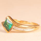 Anello vintage in oro giallo 9K con pasta di vetro verde e diamanti, anni ‘90