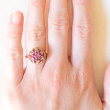 Anello vintage in oro giallo 9K con rubini (0.44ctw ca.) e diamanti (0.06ctw ca.), anni ‘80