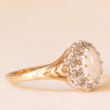 Anello a margherita vintage in oro giallo e bianco 9K con opale (0.30ct ca.) e diamanti, anni ‘70/‘80