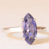 Anello vintage in oro bianco 9K con iolite di taglio marquise (1.10ct ca.), anni ‘80 ca.