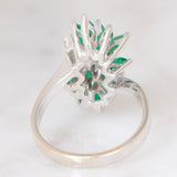 Anello vintage in oro bianco 18K con smeraldi (1ctw ca.) e diamanti (0.45ctw ca.), anni ‘70