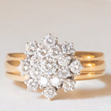 Anello a fiore vintage in oro giallo e bianco 14K con diamanti di taglio brillante (0.95ctw ca.), anni ‘60/‘70