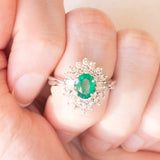 Anello ballerina in oro bianco 18K con smeraldo (0.70ct ca.) e diamanti di taglio brillante e di taglio baguette (0.82ctw ca.), anni ‘60/‘70