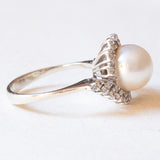 Anello a margherita vintage in oro bianco 18K con perla bianca e diamanti (0.18ctw ca.), anni ‘70