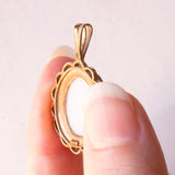 Collana vintage con catenina in oro giallo 9K e con ciondolo in oro giallo 9K con opale (3ct ca.), anni ‘70