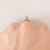 Trilogy vintage in oro bianco 14K con topazio arancione (0.34ct ca.) e diamanti di taglio brillante (0.02ctw ca.), anni ‘80/‘90