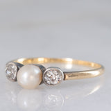 Trilogy antico in oro giallo 14K e argento con diamanti di taglio vecchia miniera (0.20ctw ca.) e perla bianca, anni ‘10/‘20