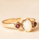 Trilogy vintage in oro giallo 9K con opale (0.40ct ca.) e granati (0.06ctw ca.), anni ‘70