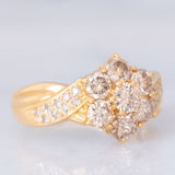 Anello a fiore in oro giallo 18K con diamanti champagne e bianchi (1.50ctw), anni ‘70/‘80