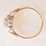 Anello a margherita in oro giallo e bianco 9K con acquamarina (0.40ct ca.) e diamanti (0.18ctw ca.), anni ‘80