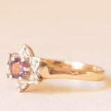Anello a margherita vintage in oro giallo e bianco 9K con rubino (0.40ct ca.) e diamanti (0.06ctw ca.)