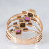 Anello “quadruplo” vintage in oro giallo 18K con paste di vetro rosse e perline bianche, anni ‘60