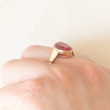 Anello da cocktail vintage in oro giallo 8K con rubino sintetico (10ct ca.), anni ‘70
