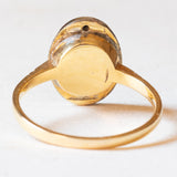 Anello antico in oro giallo 14K con smalti neri e perlina bianca, primi del ‘900