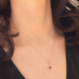 Collana vintage con catenina in oro giallo 9K e con ciondolo in oro giallo e bianco 9K con ametista (0.35ct ca.) e diamanti, anni ‘70