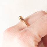 Anello vintage in oro giallo 8K e granati (0.60ctw ca.), anni ‘60/‘70