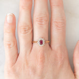 Anello a margherita vintage in oro giallo 9K con rubino (0.35ct ca.) e diamanti (0.06ctw ca.), anno 1984