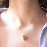 Ciondolo portafoto vintage a forma di cuore con lamina in oro giallo 9K su metallo, anni ‘50/‘60