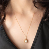 Collana vintage con catenina in oro giallo 9K e con pendente in oro giallo 9K con opale (1ct ca.), anno 1981