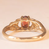 Anello vintage in oro giallo 9K con granato (0.40ct ca.) e diamanti (0.03ctw ca.), anni ‘70/‘80