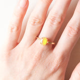 Anello solitario in oro giallo 10K con opale giallo (1.20ct ca.), anno 2014