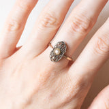 Anello antico in oro giallo 8K e argento con perla bianca e diamanti di taglio rosetta, primi del ‘900