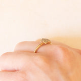 Anello vintage a forma di stella in oro giallo 9K con spinelli sintetici verdi (0.10ctw ca.), anno 2005