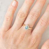 Anello a margherita vintage in oro giallo 9K con topazio azzurro (0.55ct ca.) e diamanti (0.05ctw ca.)