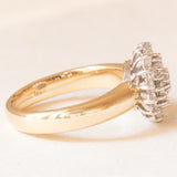 Anello a fiore vintage in oro giallo e bianco 14K con diamanti di taglio brillante (0.93ctw ca.), anni ‘60/‘70