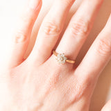 Anello a fiore in oro giallo 9K con diamanti di taglio brillante (0.40ctw ca.), anni ‘60