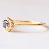 Anello a margherita vintage in oro giallo 18K con zaffiro (0.17ct ca.) e diamanti di taglio brillante (0.04ctw ca.), anni ‘70/‘80