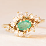 Anello a margherita vintage in oro giallo 14K con smeraldo (0.35ct ca.) e diamanti (0.50ctw ca.), anni ‘70