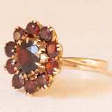 Anello a margherita vintage in oro giallo 9K con granati (2.50ctw ca.), anno 1972-1973