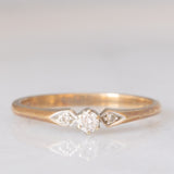 Trilogy vintage in oro giallo 9K con diamanti (centrale di taglio brillante e di 0.10ct ca.), anno 1995