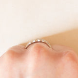 Anello a fascia vintage in oro bianco 9K con diamanti (0.13ctw ca.), anni ‘70/‘80