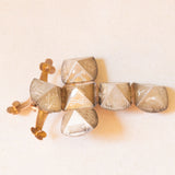 Ciondolo massonico vintage con lamina in oro giallo 9K su argento a forma di sfera e apribile con sei piramidi e disegni incisi